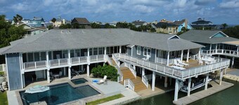 Handicap Accessible Home w 7 Bathrooms & a Pool  - Perfect for Family Gatherings