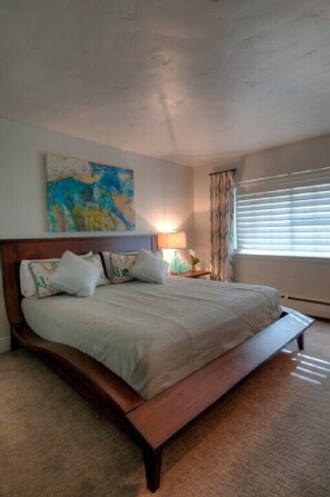 2 bedrooms, iron/ironing board, travel cot, WiFi - 2b/2b Luxury Condo in Vail Village with Incredible Views! (Vail)