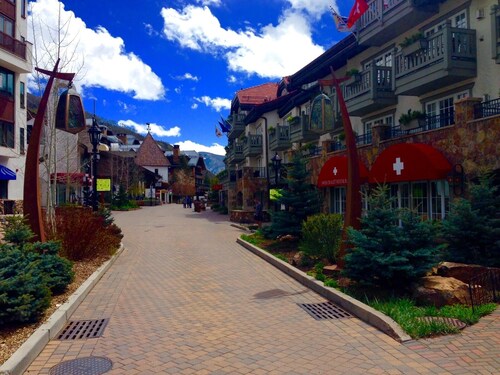 范尔2b/2b luxury condo in vail village with incredible views!