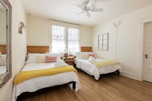 2 dormitorios, tabla de planchar con plancha, cuna de viaje y wifi