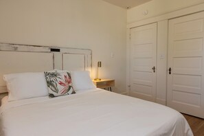 2 bedrooms, iron/ironing board, travel cot, WiFi