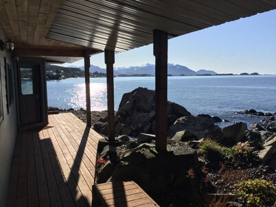 Oceanfront! Otter's Den A Coastal Retreat at Raven's Roost