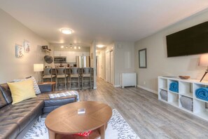 Smart TV - Slope-Side 1 Bedroom, Walk to Chairlifts! (Big Sky)