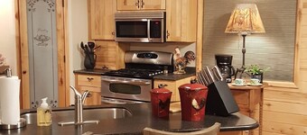 Lopullinen Madison - Yellowstone Stay! Eniten arvostettu mökki 5 hehtaarilla Ennisissä 