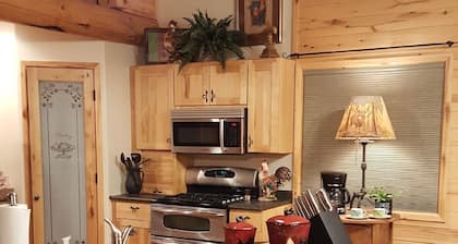 Where beautiful scenery is unavoidable! Fly-fishing, hiking/family time w/pets!