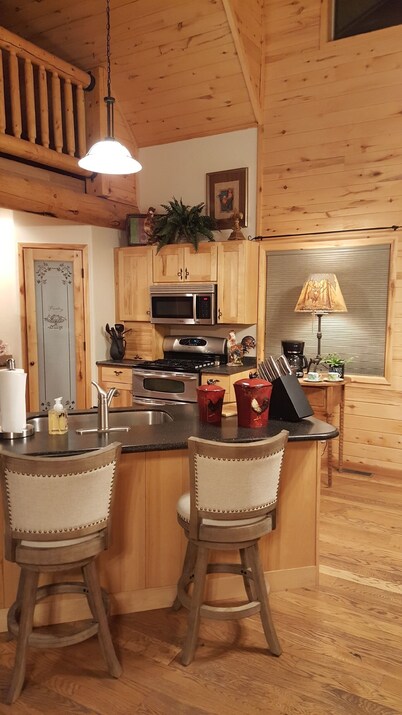 Where beautiful scenery is unavoidable! Fly-fishing, hiking/family time w/pets!