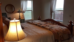 3 bedrooms, desk, iron/ironing board, travel crib