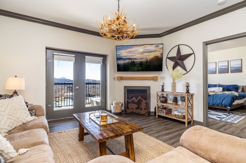 Remontoitu 2018 1 BR Condo!- Mountain View Condos! Oikea Titanicilta!