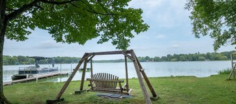 Lakefront | No Steps to Water | Pontoon Rental