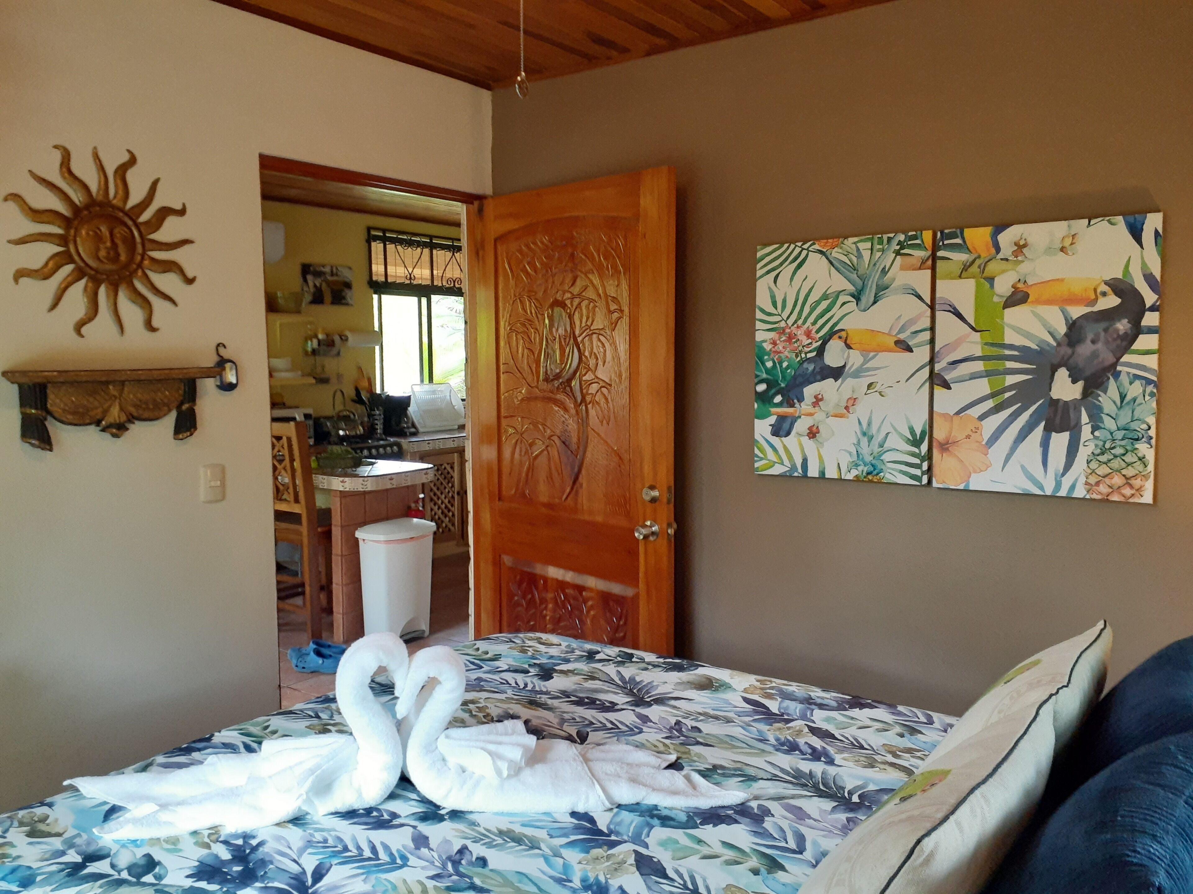 3 chambres, coffres-forts dans les chambres, fer et planche à repasser