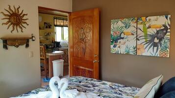 3 chambres, coffres-forts dans les chambres, fer et planche à repasser