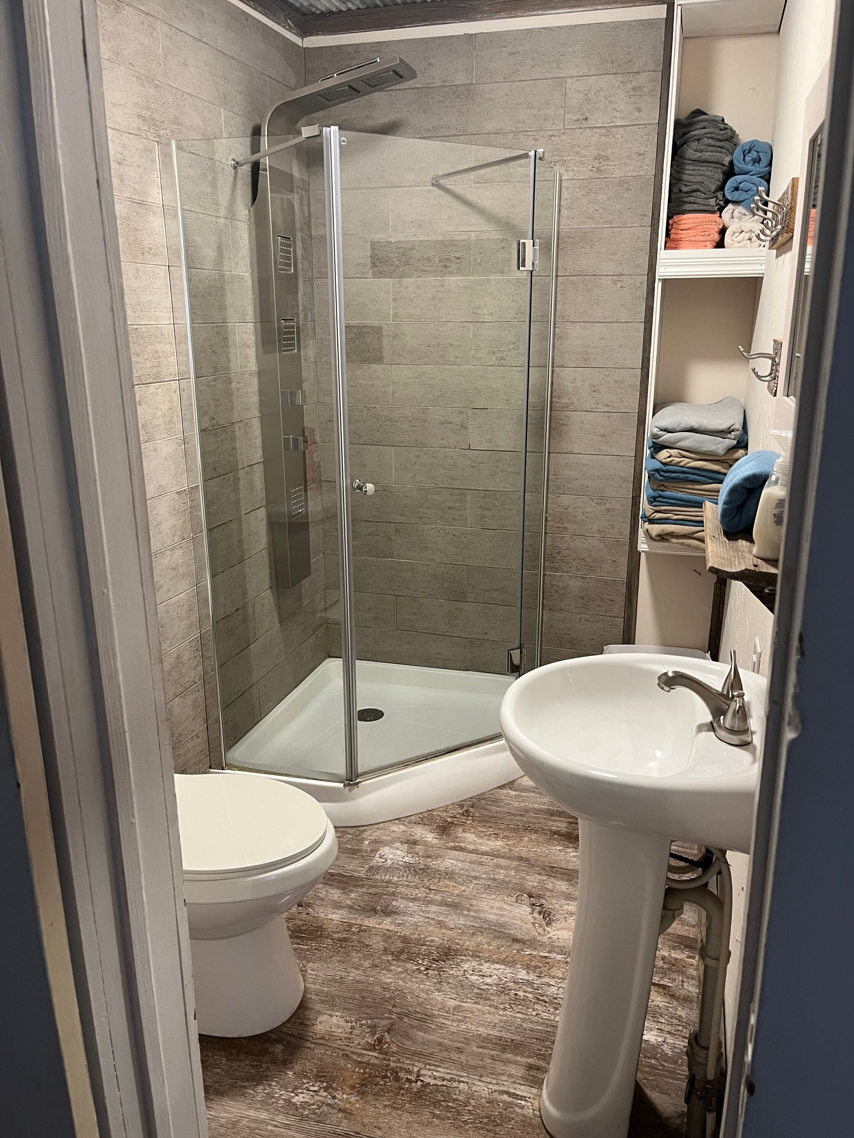 Shower, towels