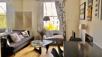 Smart TV, DVD player, books, offices