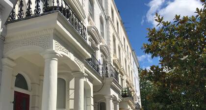 Charming Notting Hill 2BR with magical garden - perfect for 2 couples or family