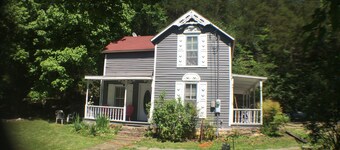 Downtown Eureka Springs Vacation Cottage