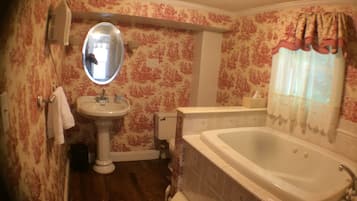 Douche, baignoire à jets, sèche-cheveux, serviettes fournies