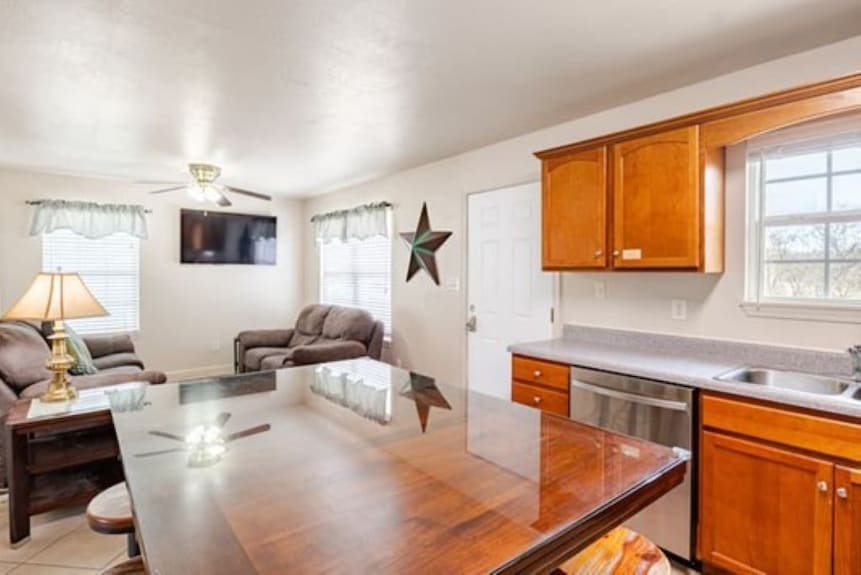 Soknox Location - 7 Beds - 2 Baths - 21% Long Term Discount - Knoxville, TN