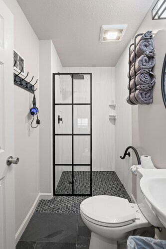 SoKnox Location - 7 Beds - 2 Baths - 21% Long Term Discount