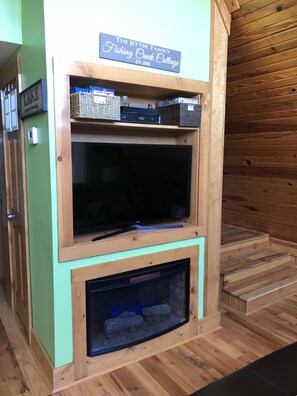 Interior - Serene Lakefront Retreat: Close to Marina, Park, & Downtown Charm (Somerset)