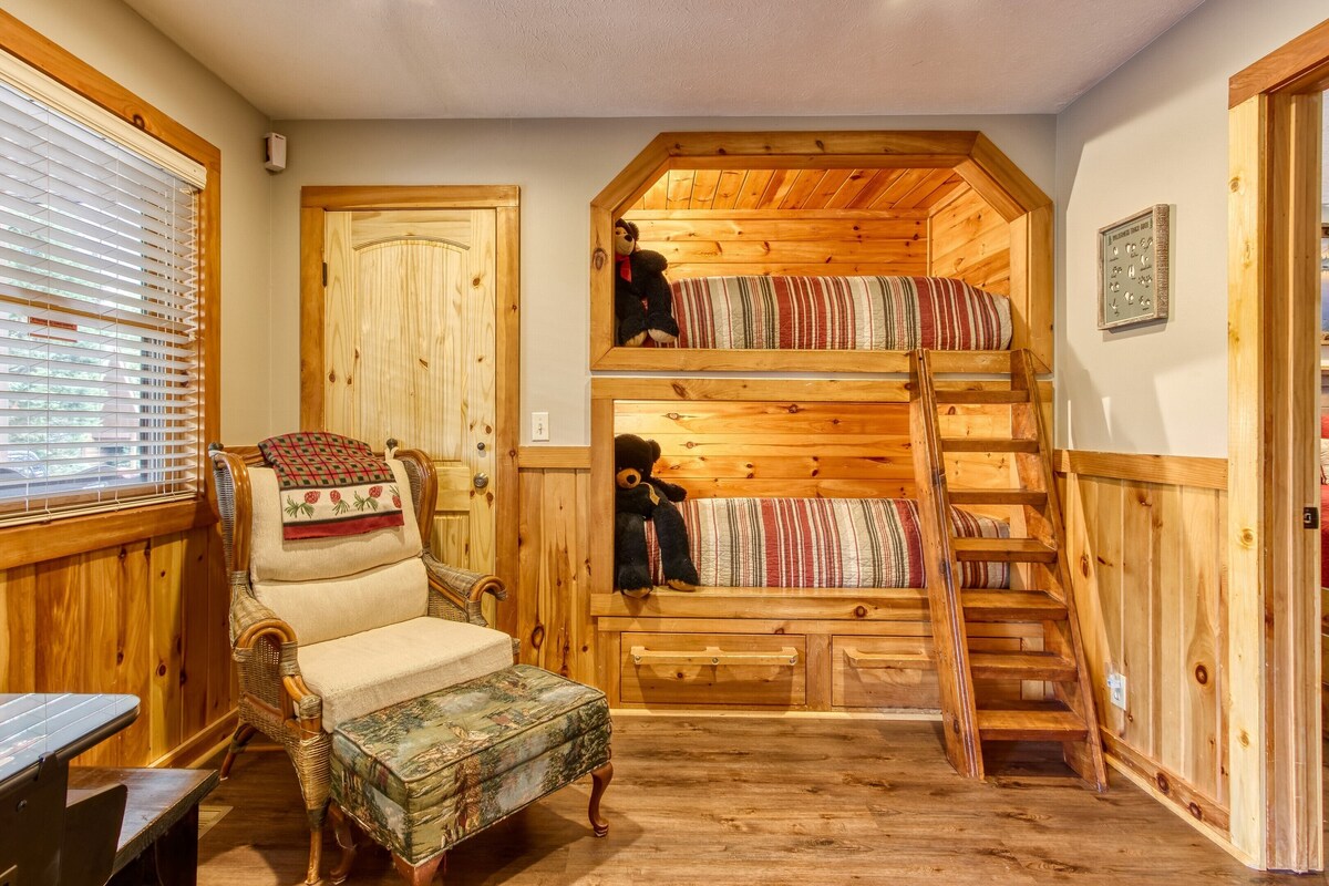Photo 73 of ENJOY "THE VIEW" 5 ⭐️STAR ELEGANT, PET FRIENDLY, 3 KING BEDS & GORGEOUS SCENERY