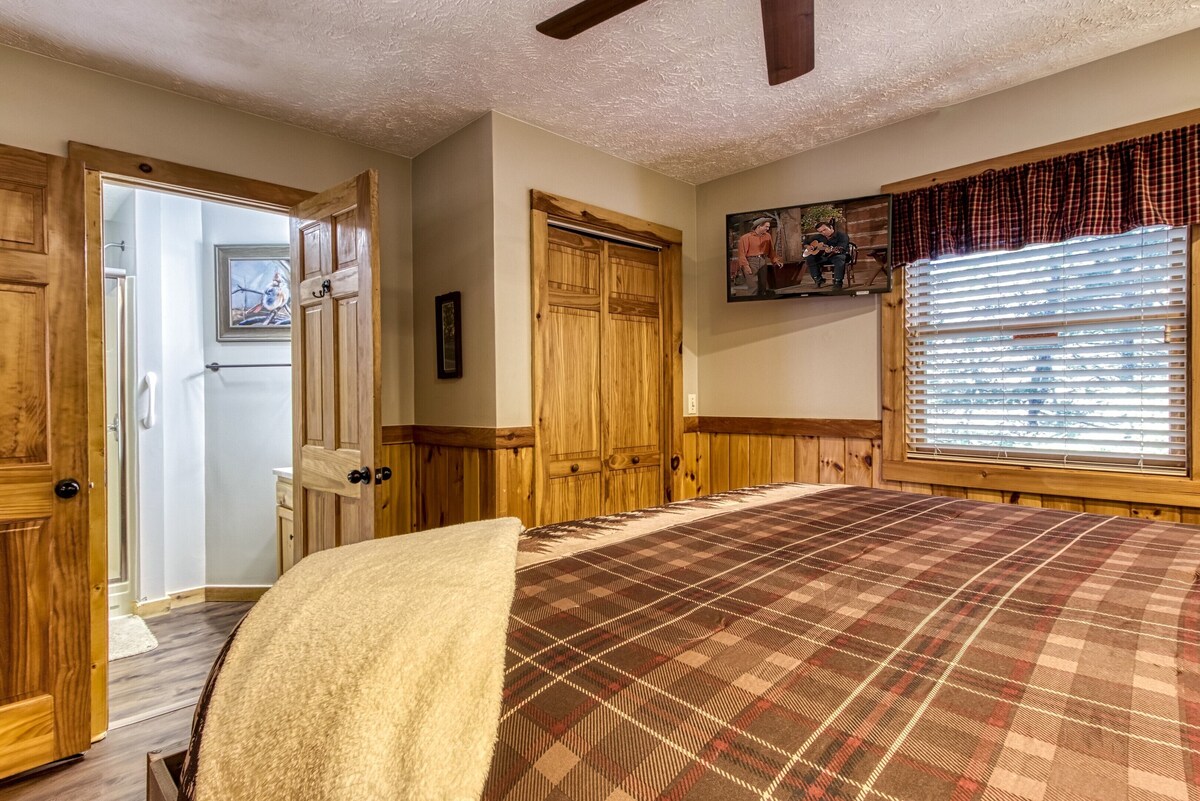 Photo 77 of ENJOY "THE VIEW" 5 ⭐️STAR ELEGANT, PET FRIENDLY, 3 KING BEDS & GORGEOUS SCENERY