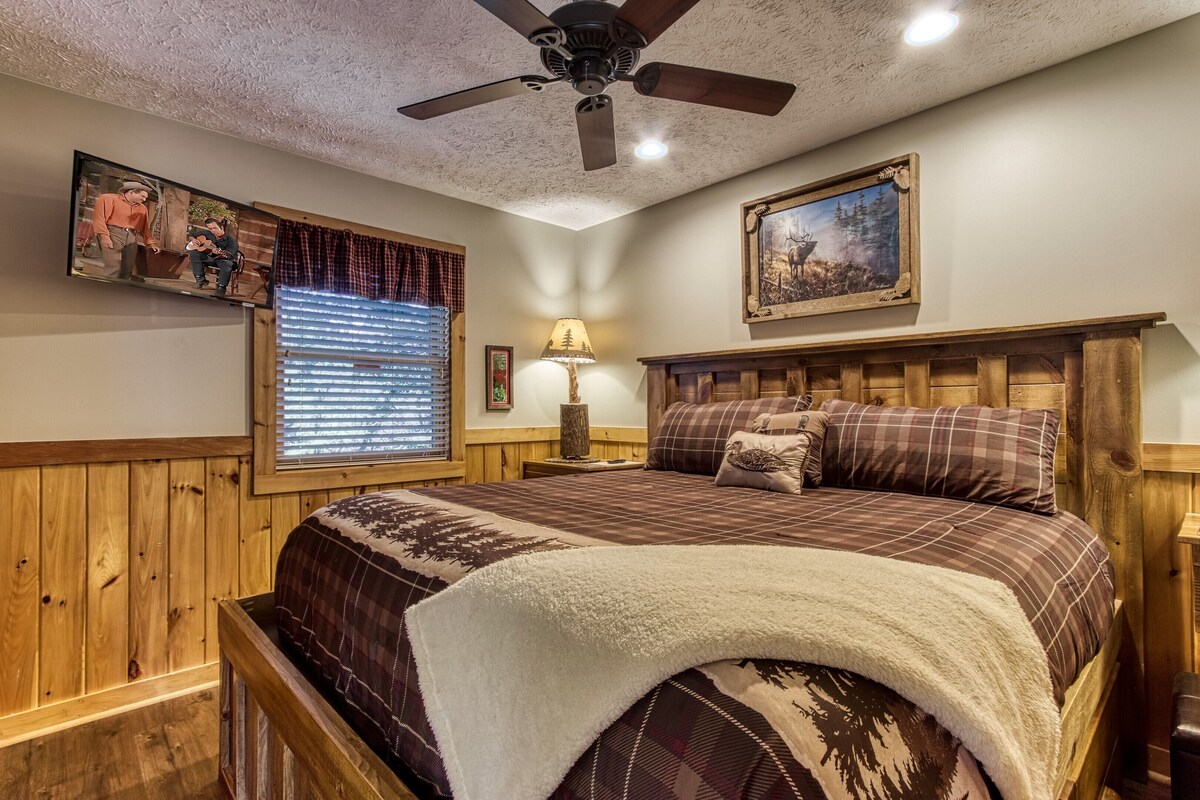 Photo 76 of ENJOY "THE VIEW" 5 ⭐️STAR ELEGANT, PET FRIENDLY, 3 KING BEDS & GORGEOUS SCENERY