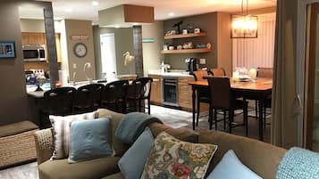 Smart-TV, Kamin, BĂŒcher