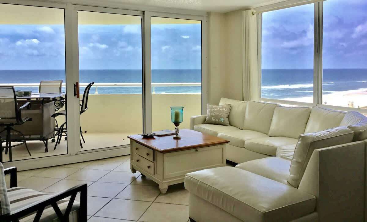 Smart TV, fireplace, DVD player, books