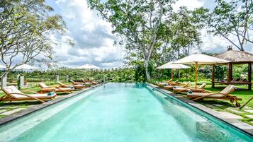 Outdoor pool, a natural pool