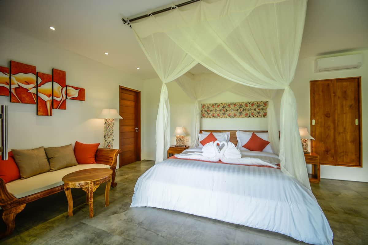 Premium bedding, minibar, in-room safe, desk