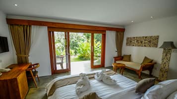 Valley View Suite with Garden | Premium bedding, minibar, in-room safe, desk