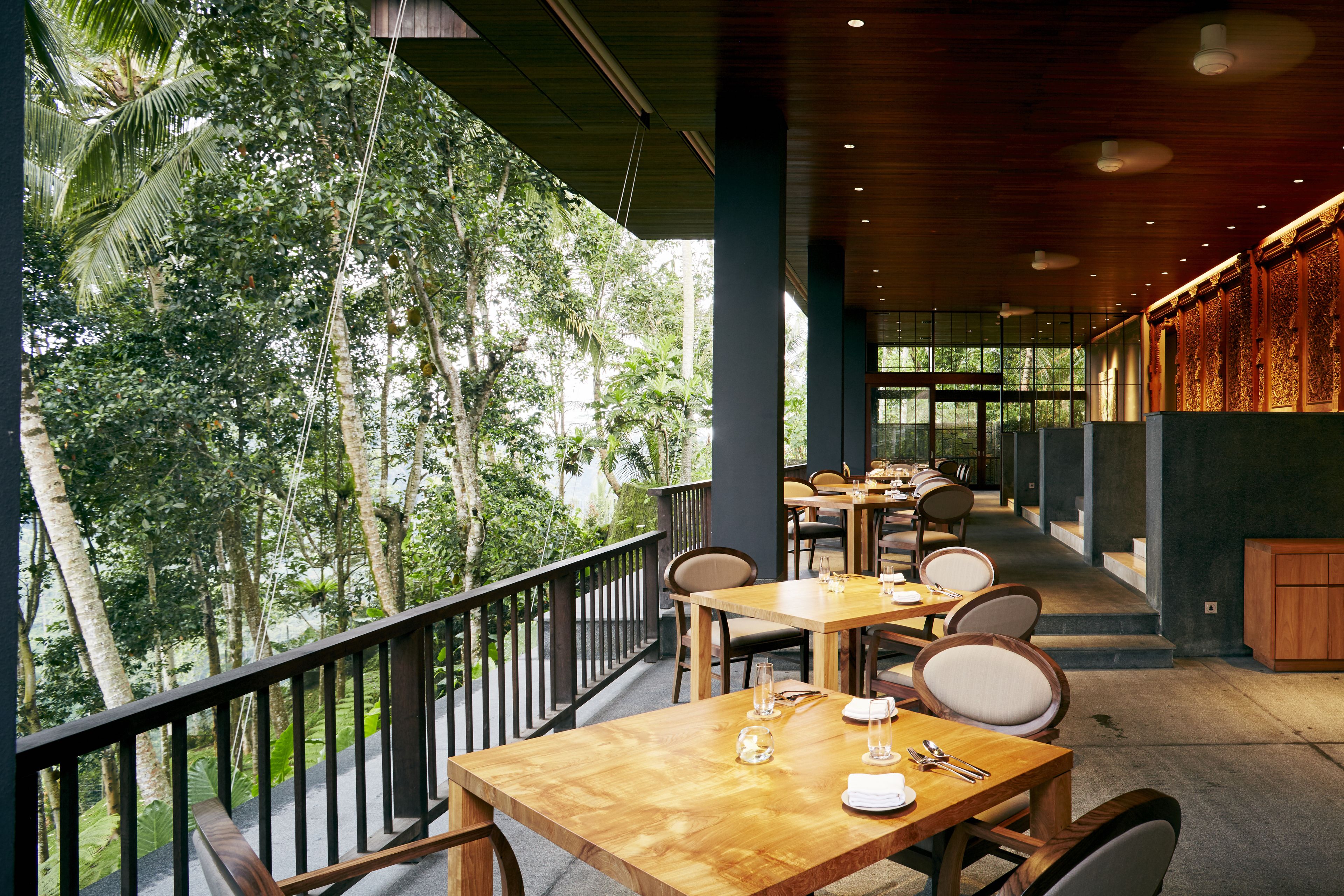 Breakfast, lunch, dinner served; local and international cuisine 