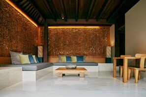 Living area - HOSHINOYA Bali (Ubud)