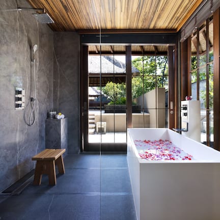 别墅, 使用泳池, 花园 | 浴室 | 淋浴/盆浴组合、深泡浴缸、大花洒淋浴喷头、免费洗浴用品