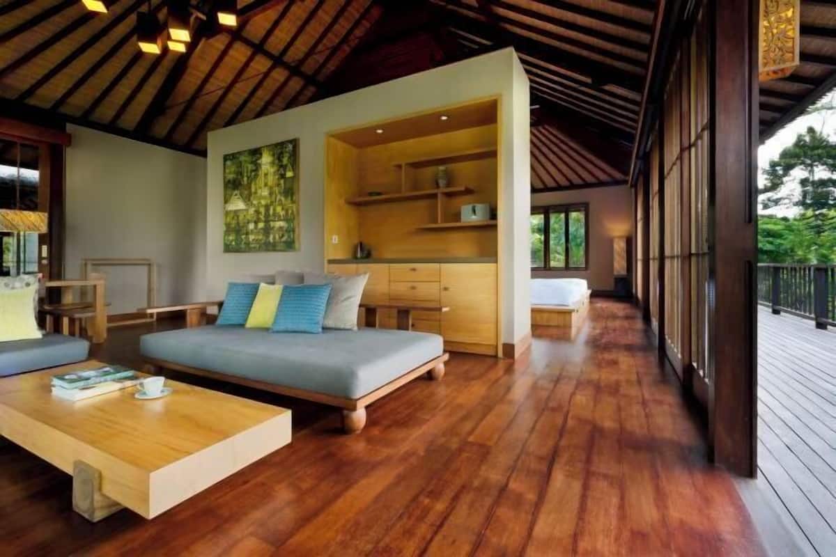 1 bedroom, premium bedding, minibar, in-room safe