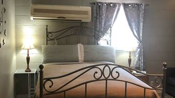 Bureau, fer et planche Ă repasser, Wi-Fi gratuit, draps fournis