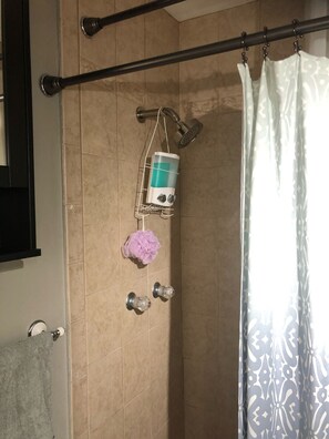 Towels, soap, shampoo, toilet paper - No cleaning fee!!!  EV Charging Property in Exclusive Neighborhood! (El Paso)