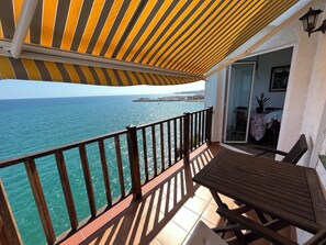 Outdoor dining - SPECIAL PRICES!!  Three Terraces with Magnificent views - AC  Wifi -Pool (SITGES)