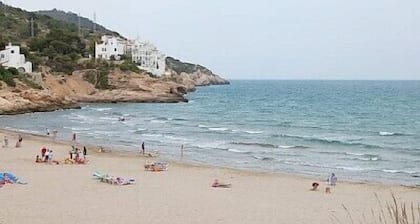Sitges. 3 Terrassen. Herrliche Aussicht. Klimaanlage Wifi. Schwimmbad