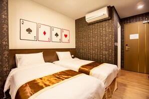 Phòng 2 giường đơn Economy, không cửa sổ | Bộ đồ giường cao cấp, bàn, phòng cách âm 