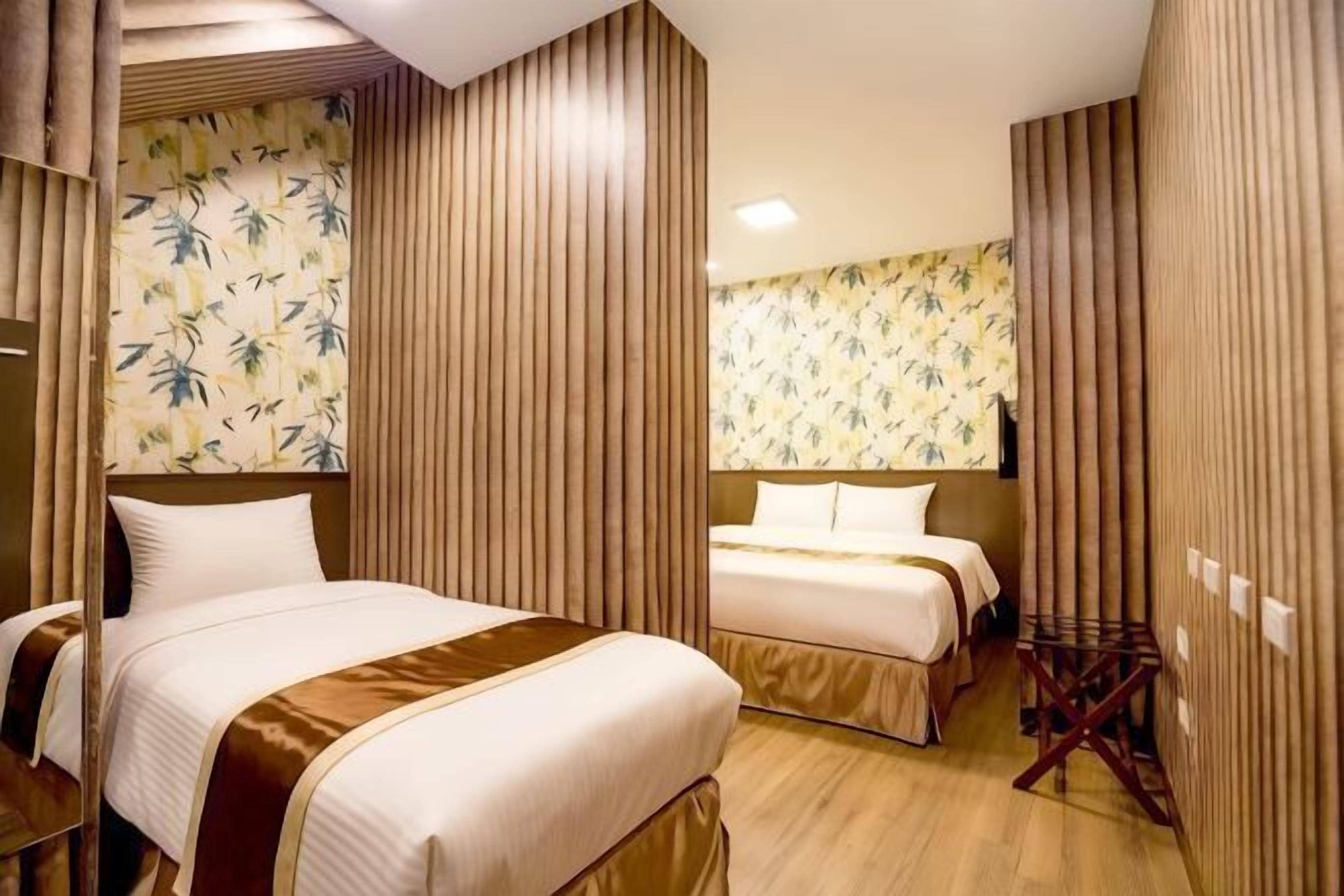 Hochwertige Bettwaren, Schreibtisch, schallisolierte Zimmer