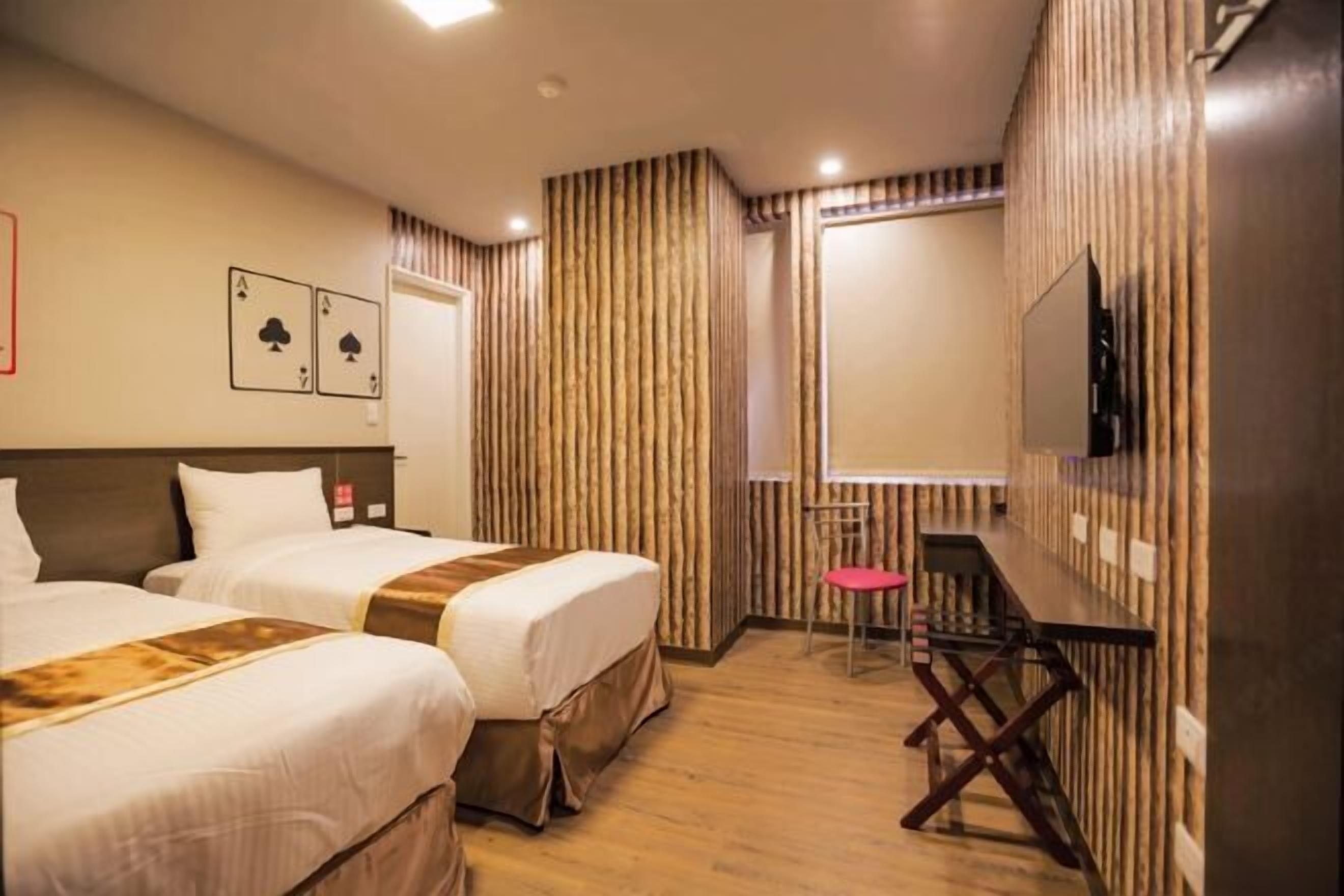 Hochwertige Bettwaren, Schreibtisch, schallisolierte Zimmer