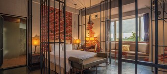 Regale Villa Hotel