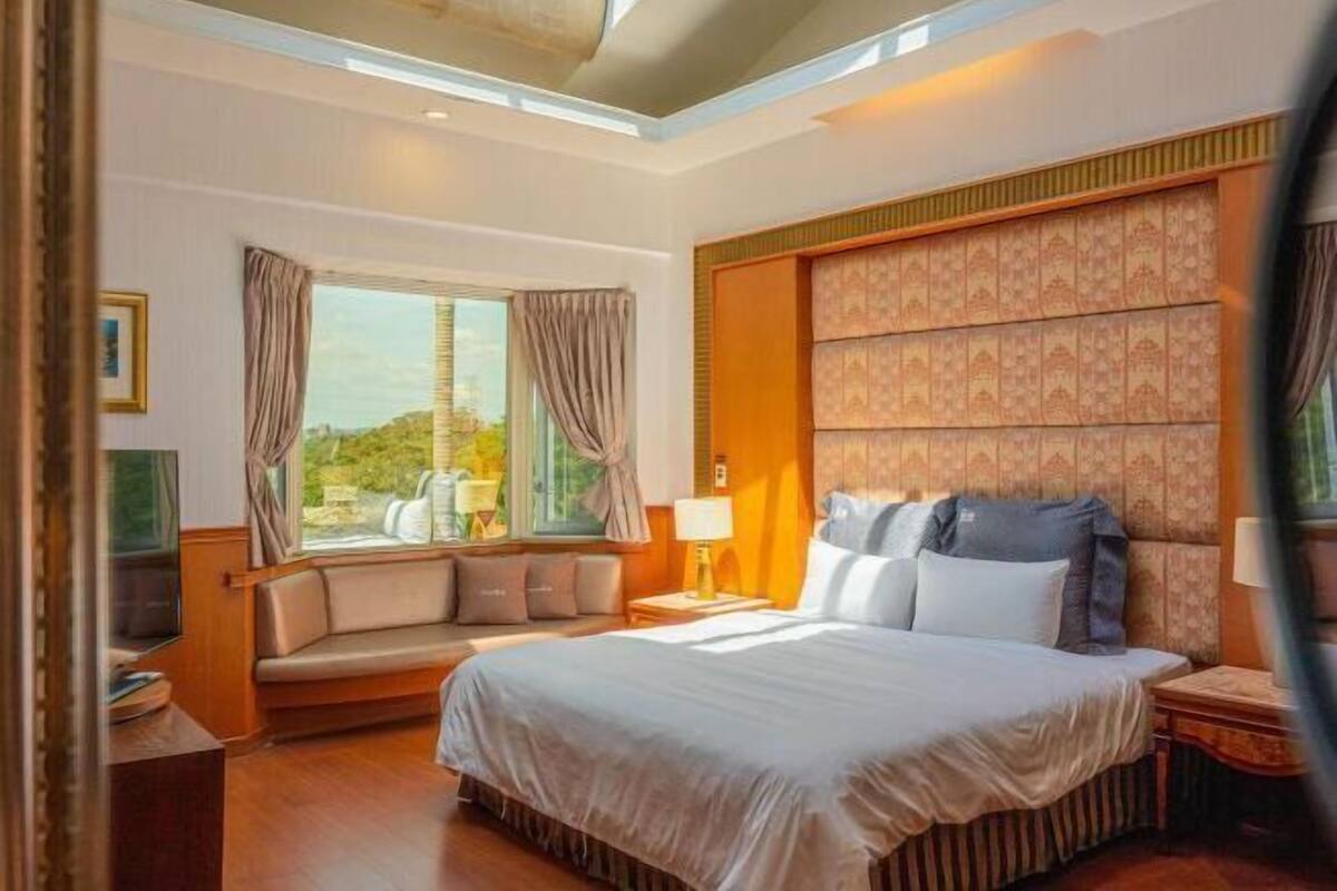 Roupas de cama premium, edredons de pluma, cortinas blackout