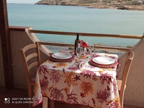 Outdoor dining - Beach-House In Front Of The Sicilian Sea between Marzamemi and Portopalo (Pachino)