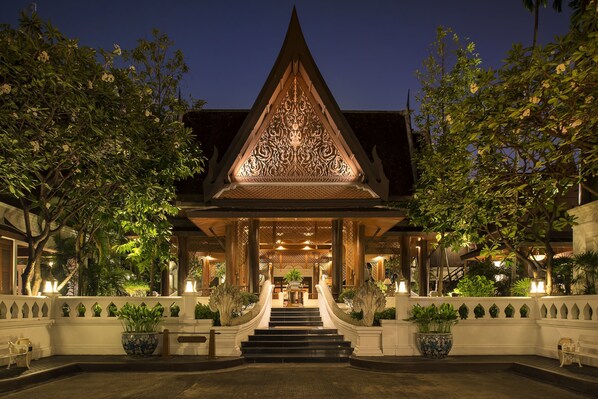 Front of property - Davis Thai House (Bangkok)