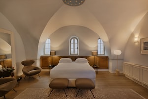 Grand Suite (Arches Suite) | Egyptian cotton sheets, premium bedding, down comforters