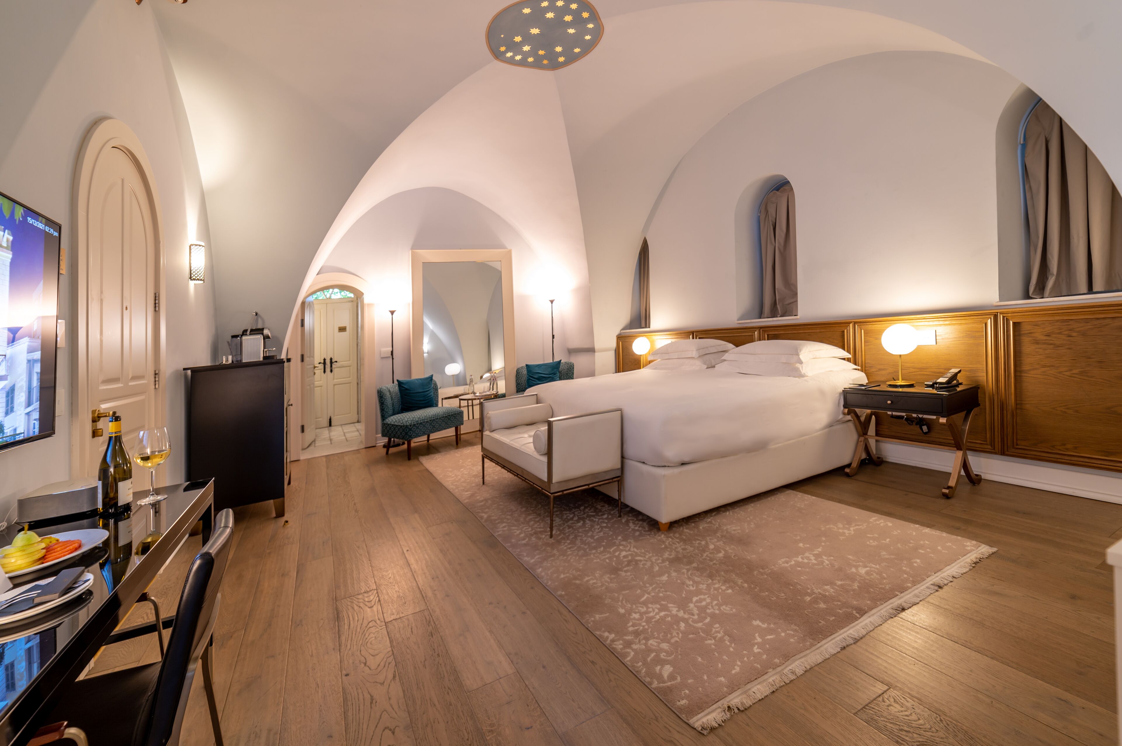 1 bedroom, egyptian cotton sheets, premium bedding, down duvets