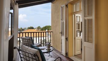 Luxury One Bedroom Suite with Terrace | Terrace/patio