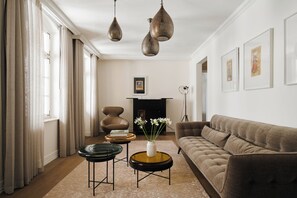 Luxury One Bedroom Suite with Terrace | Living room